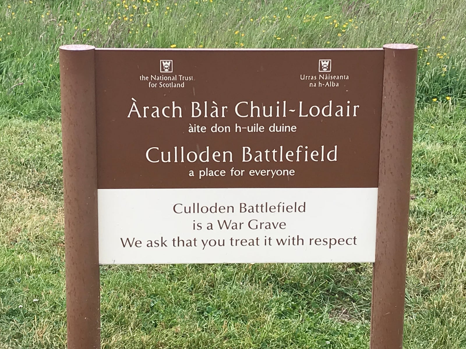 Culloden Battlefield sign identifying the moor as a war grave and asking visitors to treat it with respect