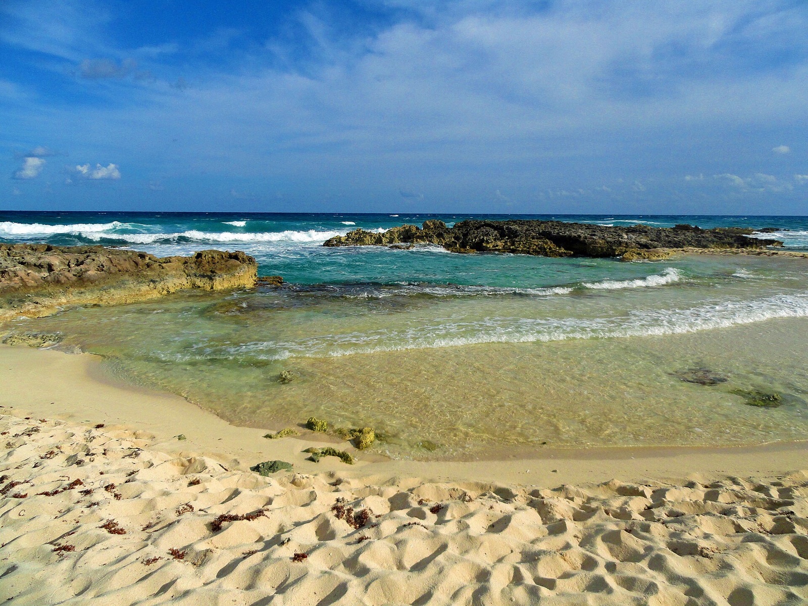 Turquoise water and a sandy beach at Punta Morena on Cozumel