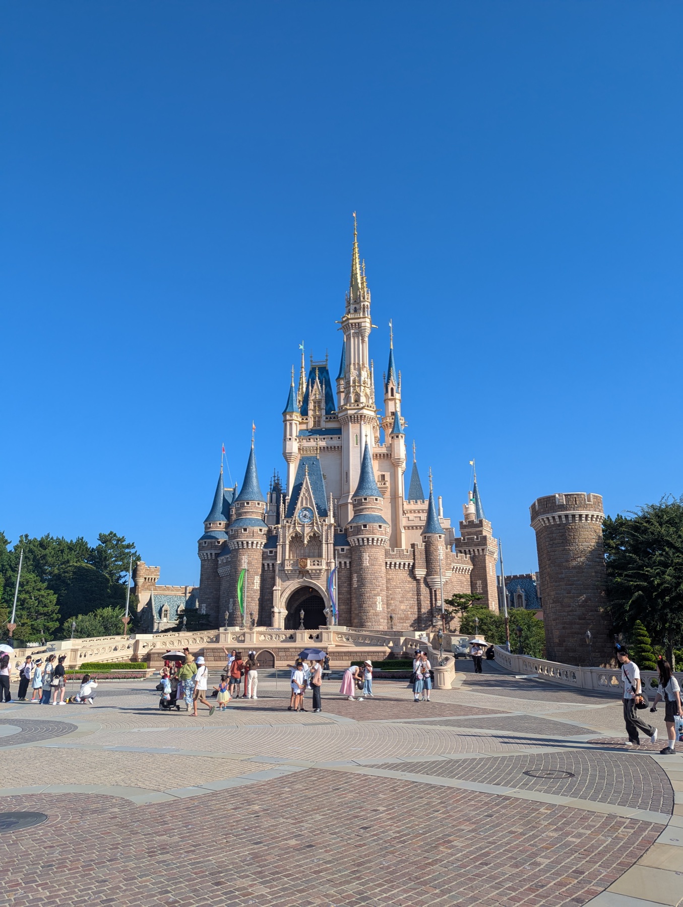 Cinderella Castle beneath a clear blue sky at Tokyo Disneyland